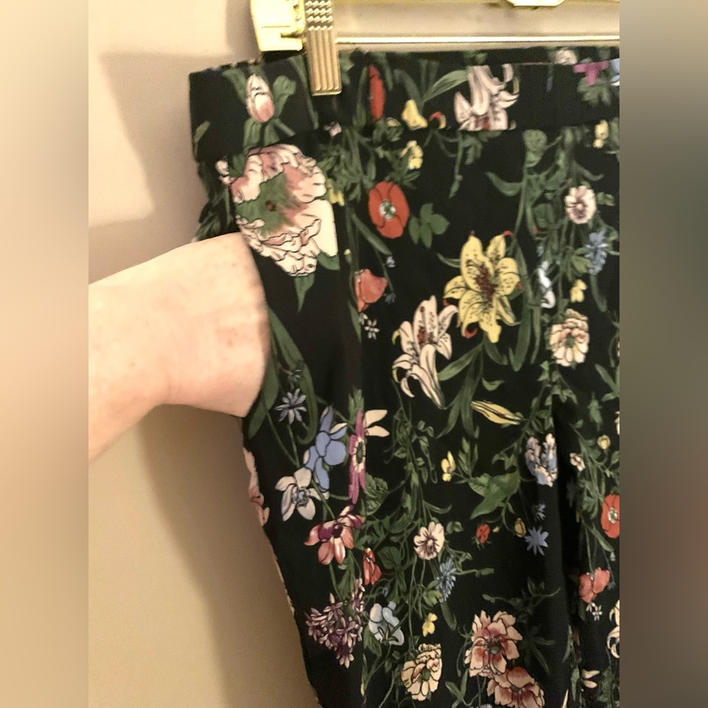 Jules & Leopold Black Floral Pants - Picture 3 of 6